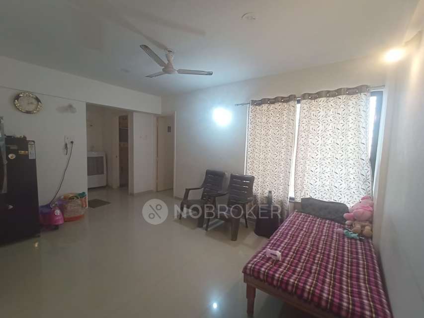 2 BHK Flat In Citrine Chs f...