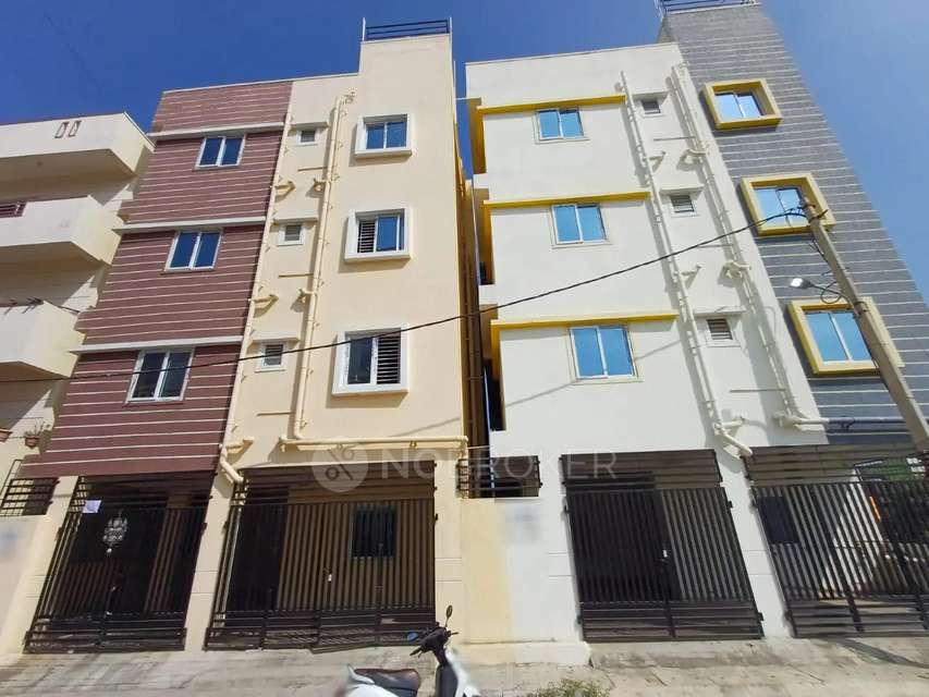 1 BHK Flat In Standalone Bu...