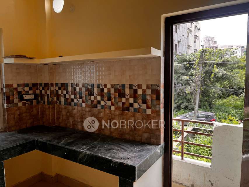 2 BHK Flat In Apartment  fo...