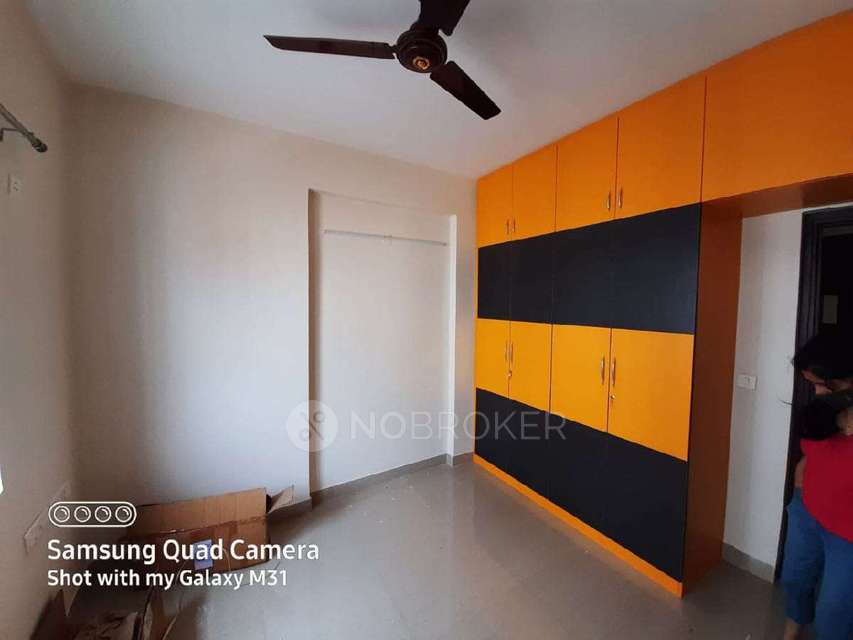 2 BHK Flat In Sjr Parkway H...