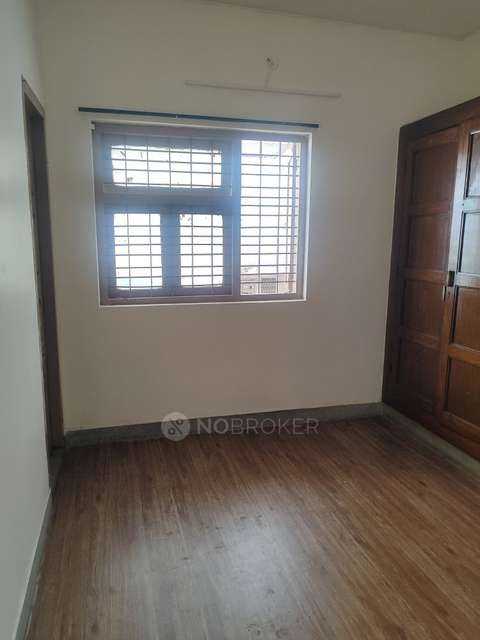 2 BHK Flat In Maruthi Apart...