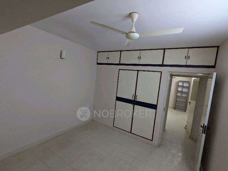 2 BHK Flat In Hallmark Apar...
