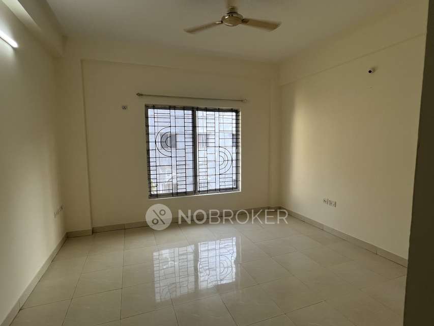 3 BHK Flat In Golden Gate S...