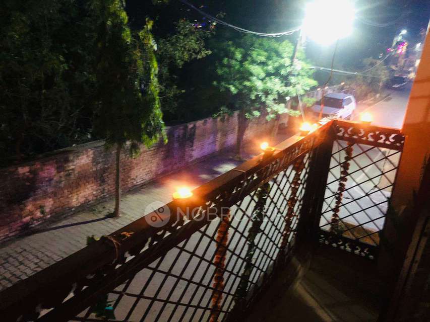 1 RK Flat In Apartment for ...