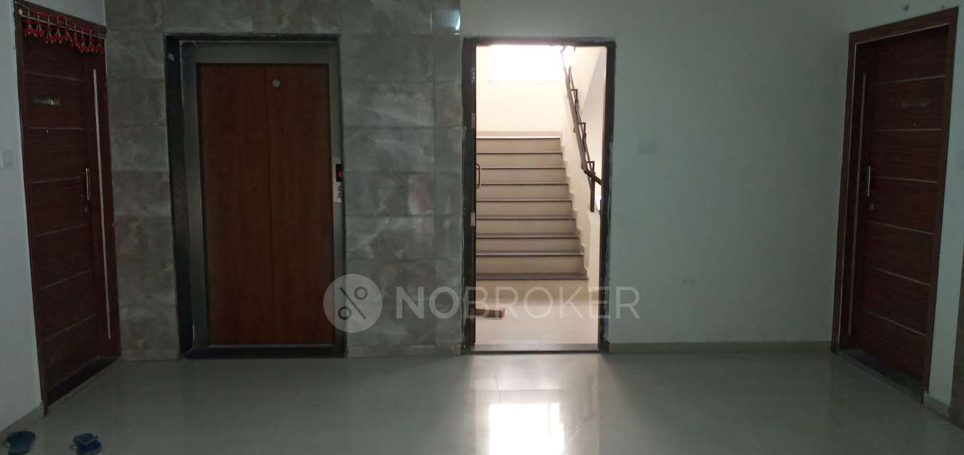 3 BHK Flat In Shonest Tower...