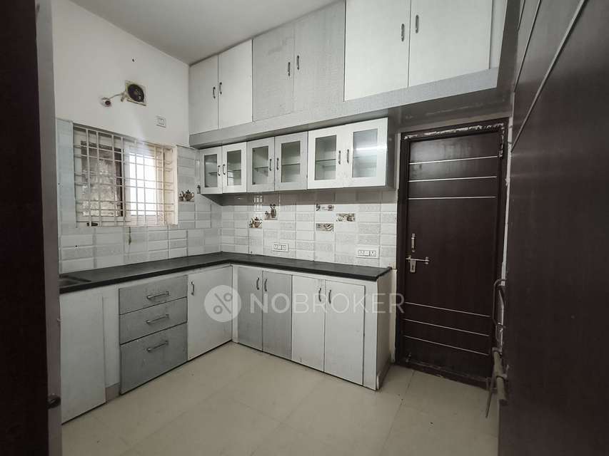 4 BHK Flat for Rent  In Err...