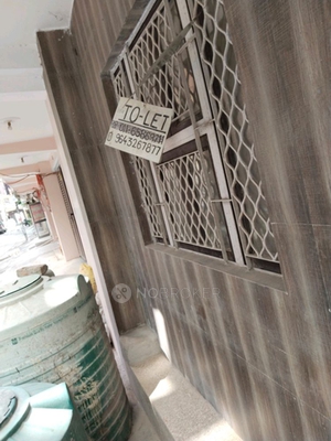 1 RK Flat In Savithri for R...