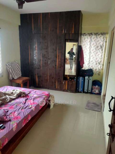 2 BHK Flat In Platinum Peta...