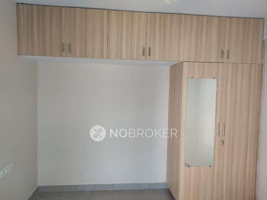1 BHK Flat In Standalone Bu...