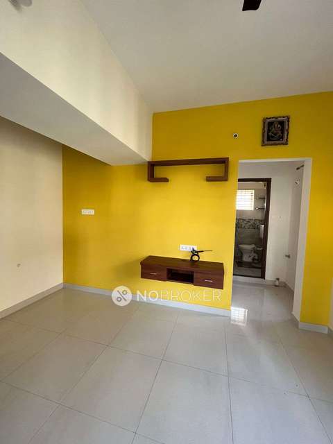 1 BHK Flat In Standalone Bu...