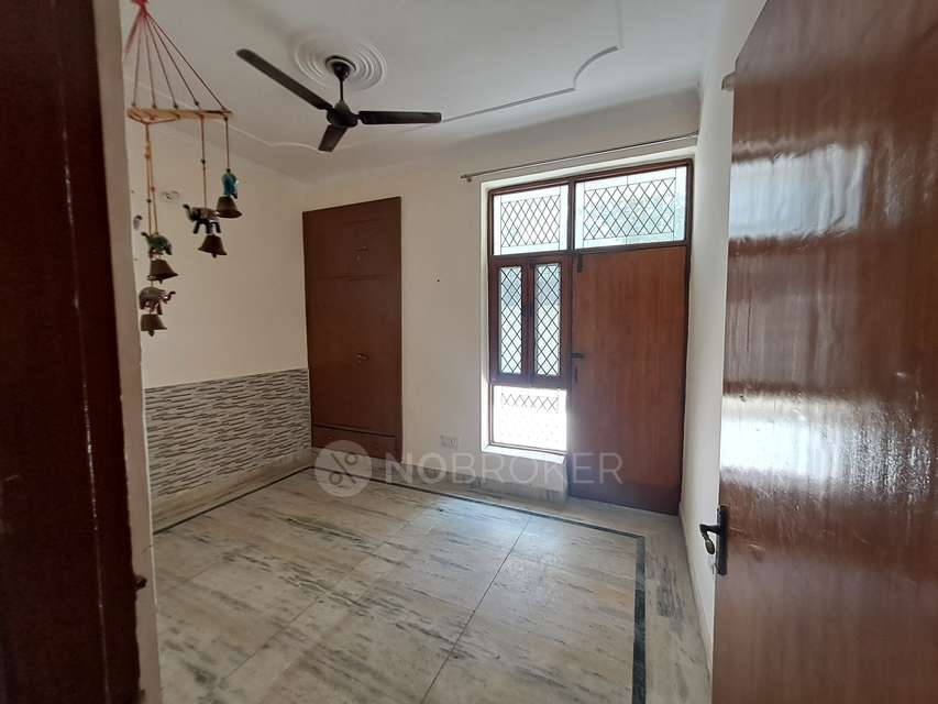 2 BHK Flat In Ashoka Enclav...