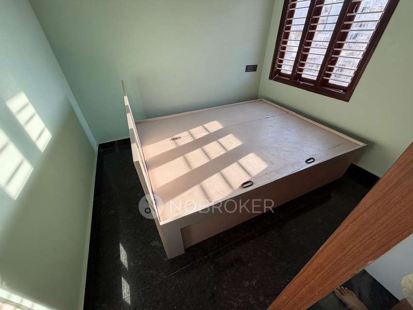 1 BHK Flat In Standalone Bu...