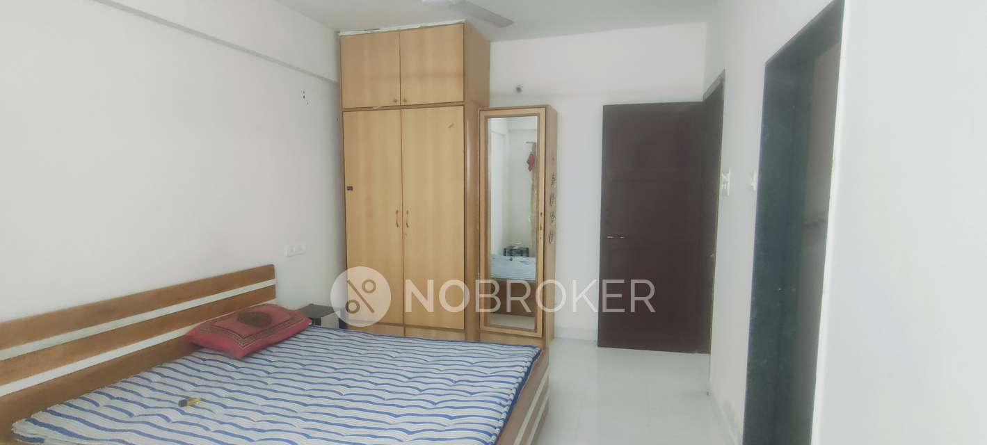 2 BHK Flat In Blue Line Soc...