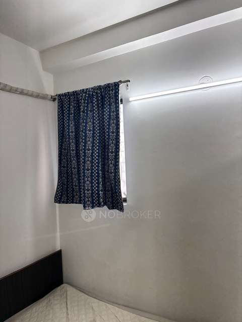1 RK Flat In Rwa Hauz Rani ...