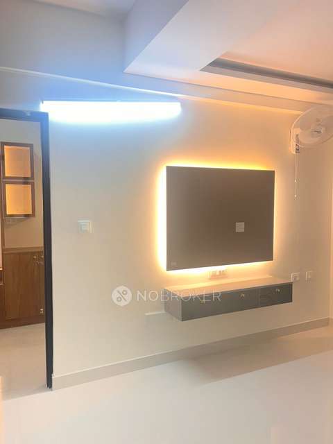 2 BHK Flat In Whitewinds Aa...