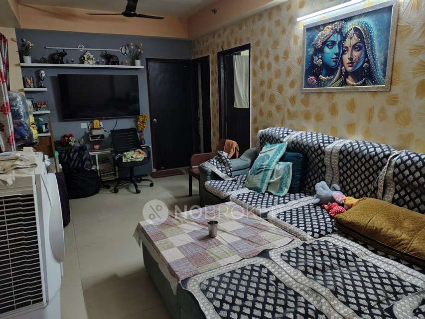 2 BHK Flat In Windsor Parad...