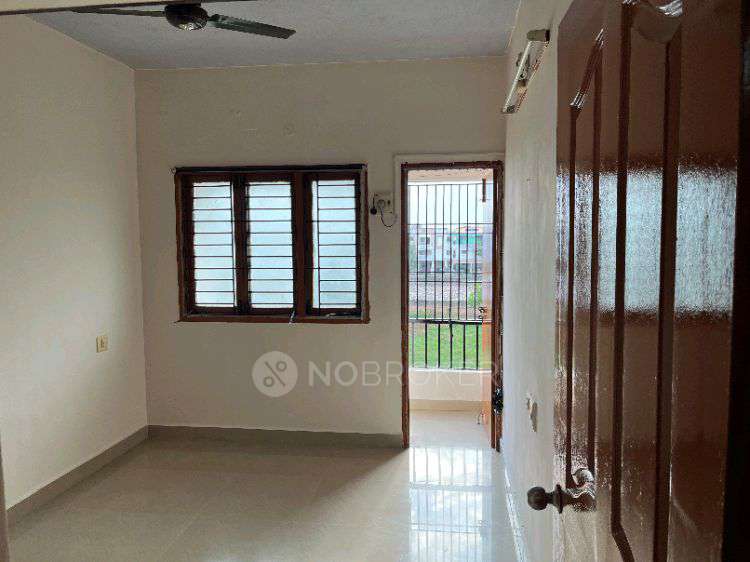 2 BHK Flat In Pace Anusa Ap...