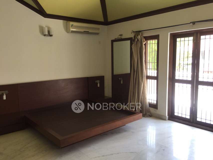 4+ BHK Flat In Prestige Ozo...