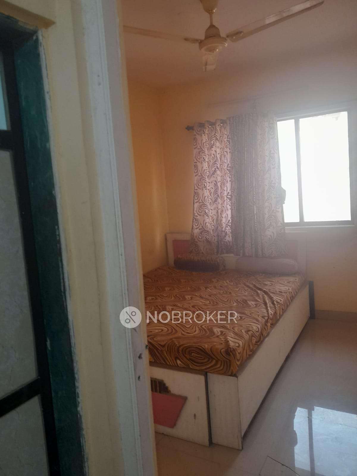 Amber Ek Dant Height